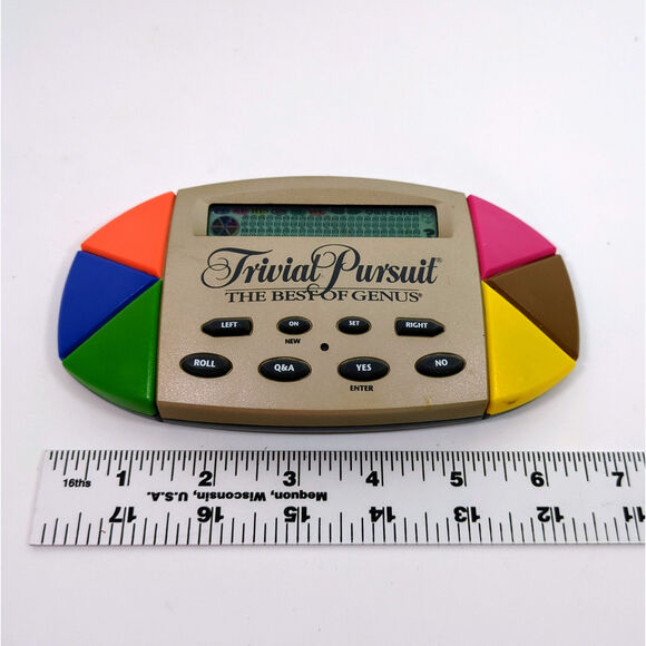 Trivial Pursuit The Best of Genus Electronic Handheld Portable Game 1997 TESTED - Picture 3 of 3